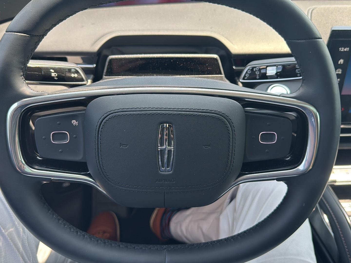 Used 2026 White Platinum Metallic Tri-Coat Lincoln Premiere image 9