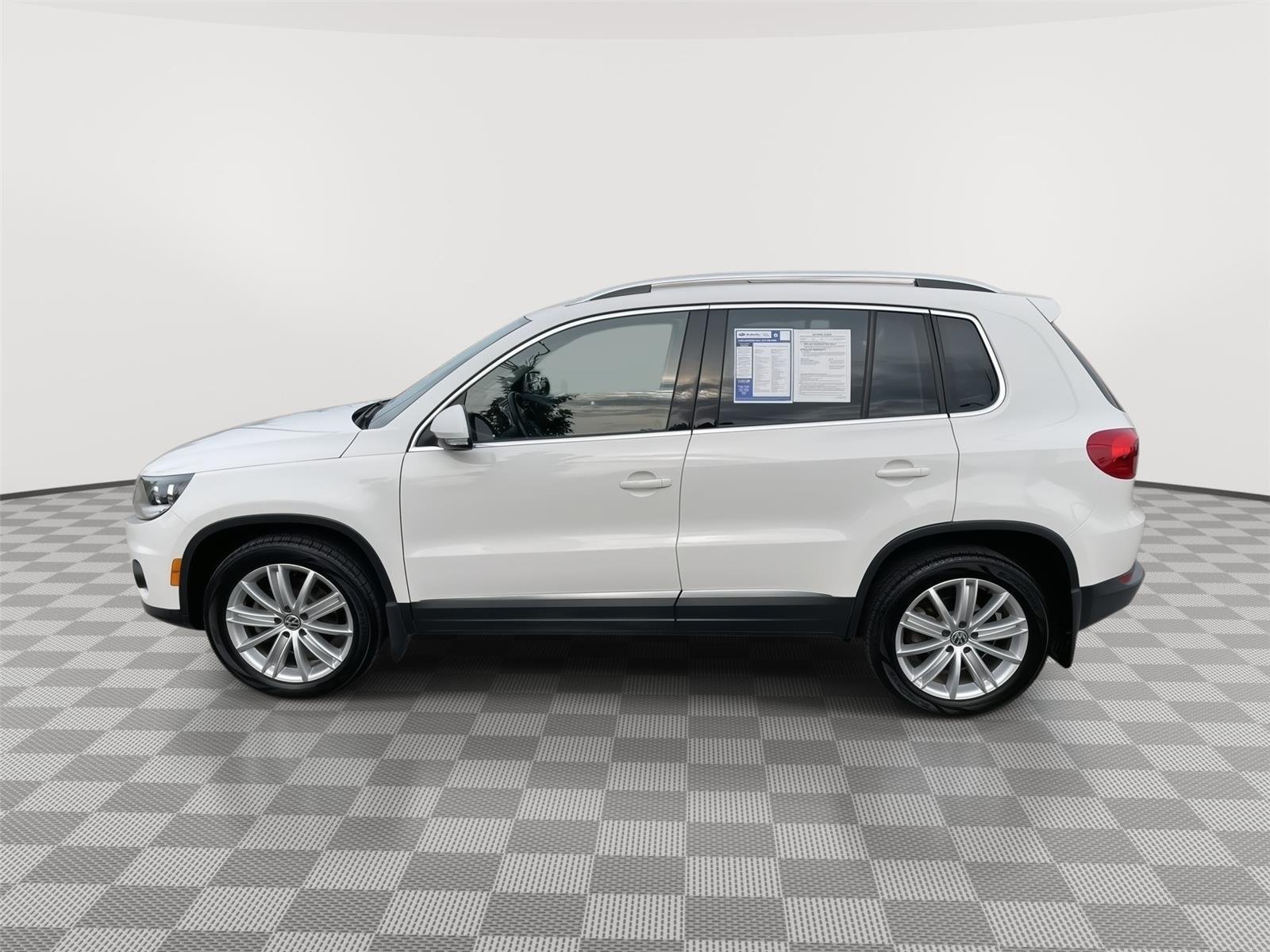 Used 2013 Candy White Volkswagen SE w/Sunroof & Nav image 12
