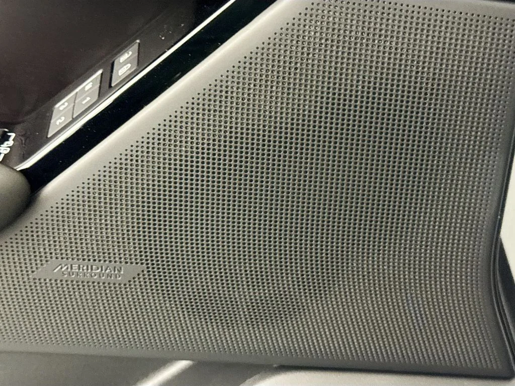 New 2026 Fuji White Land Rover Dynamic SE image 18