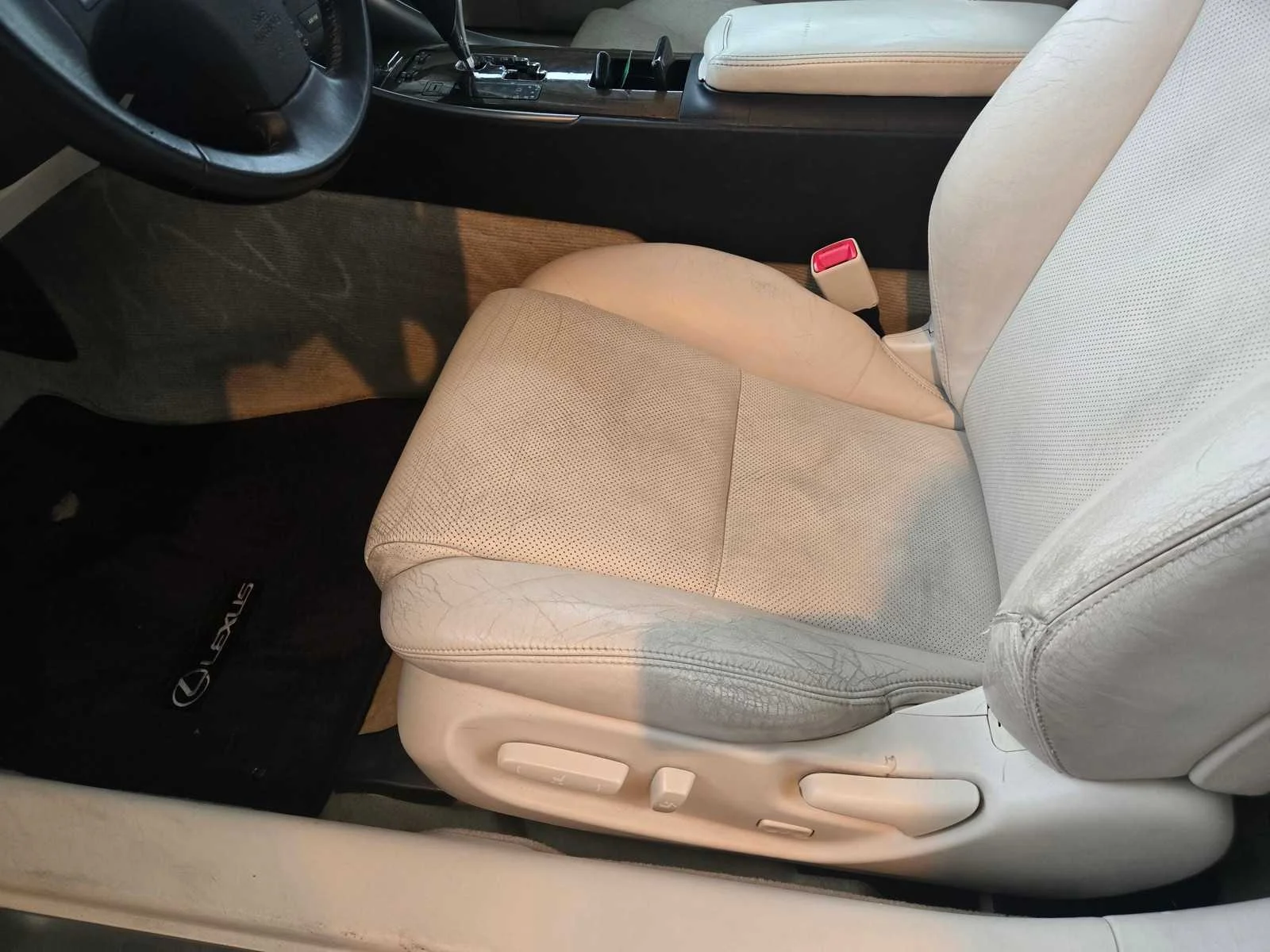 Used 2010  Lexus  image 24