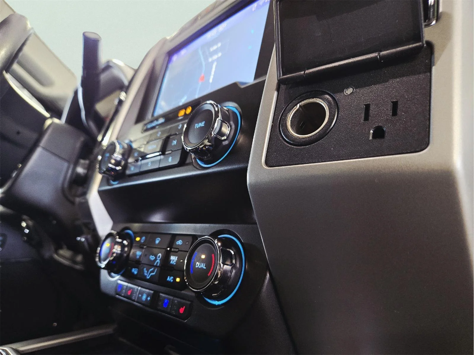 Used 2020 Agate Black Ford Lariat image 45
