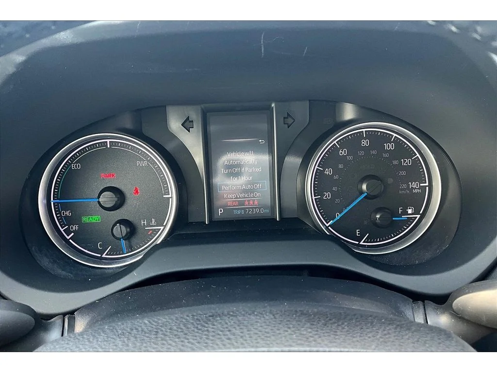Used 2021  Toyota LE image 12