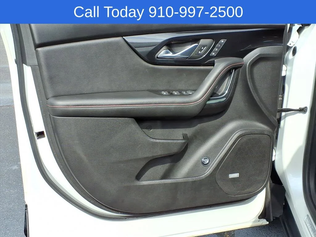 Used 2023 Iridescent Pearl Tricoat Chevrolet RS image 10