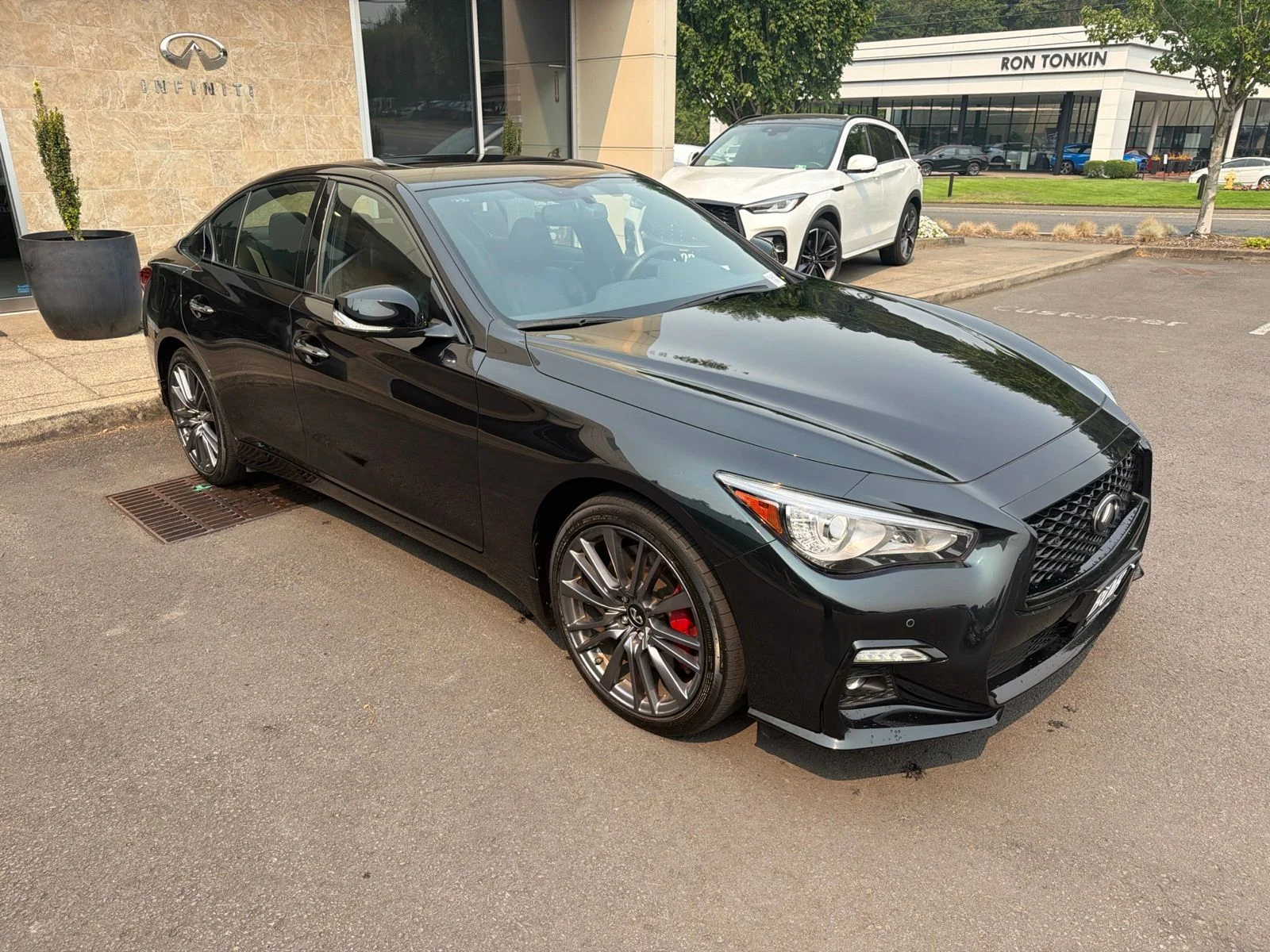 Used 2023 Black Opal Metallic INFINITI Red Sport 400 image 3