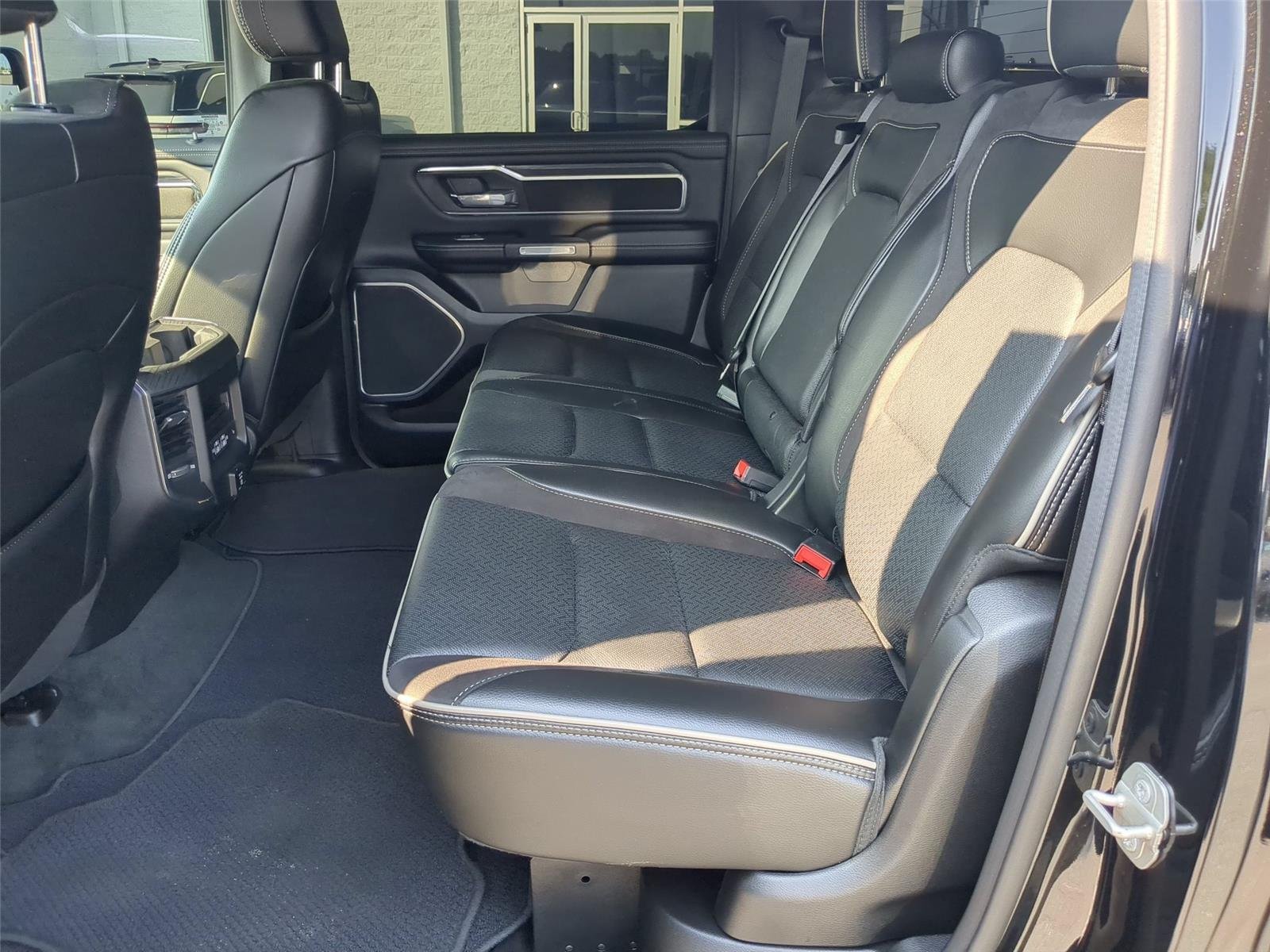 Used 2024  RAM TRUCK LARAM image 28