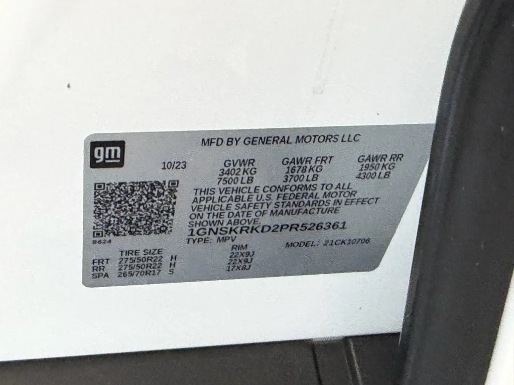 Used 2023 SUMMIT WHITE Chevrolet RST image 17