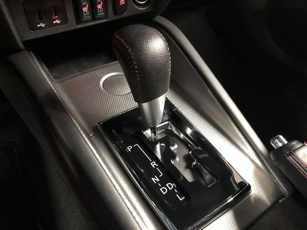 Used 2019 Pearl White Mitsubishi  image 23
