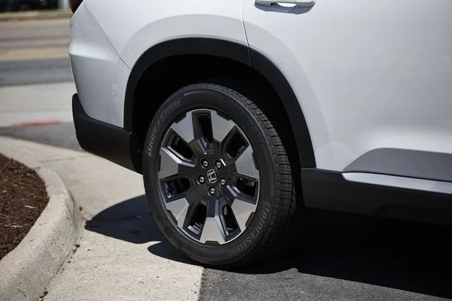 New 2026 Platinum White Pearl Honda Touring image 16