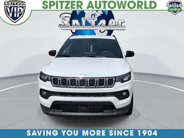 Used 2024 White Jeep Latitude image 3
