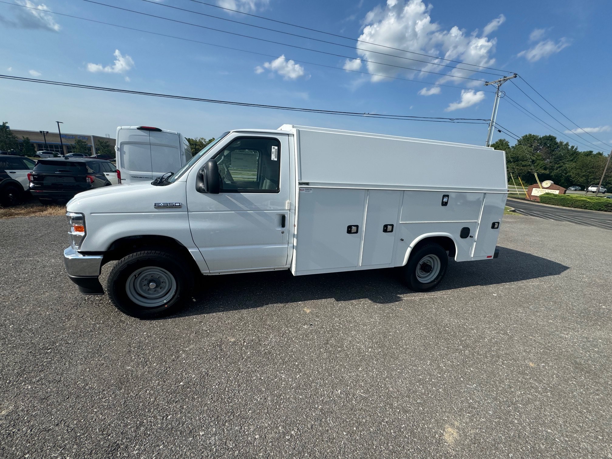 New 2026 Oxford White Ford E-350 SRW image 2