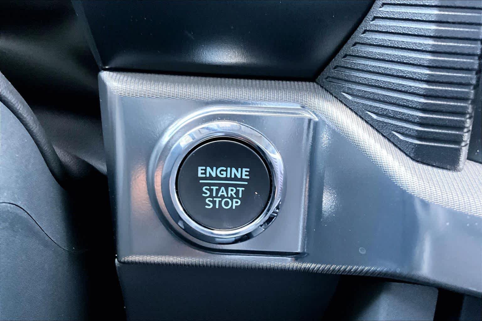 Used 2024 Iconic Silver Metallic Ford LARIAT image 34