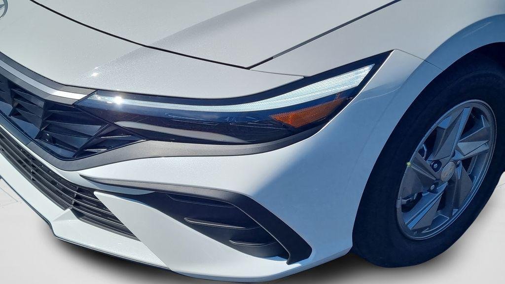 New 2026 White Hyundai SE image 26