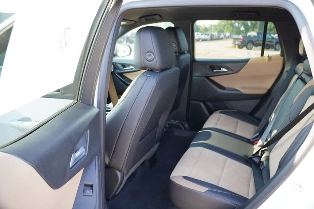 New 2027 Polar White Tricoat Chevrolet ACTIV image 11