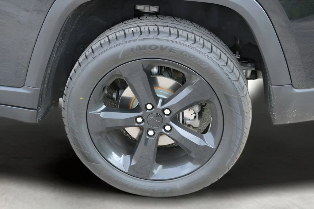 Used 2023 Black Jeep Altitude X image 9