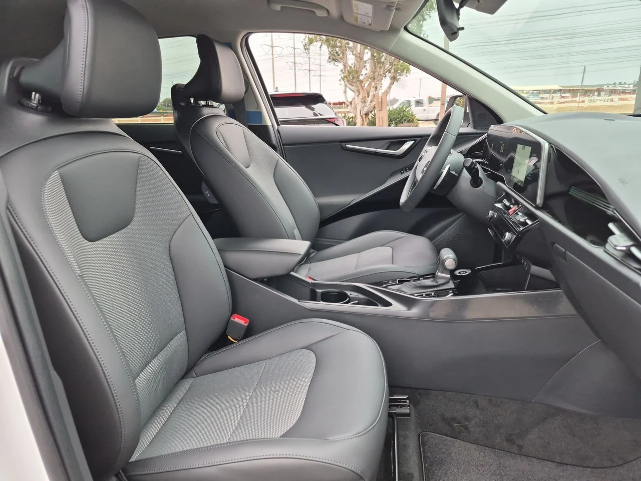 New 2026 Snow White Pearl Kia EX image 28