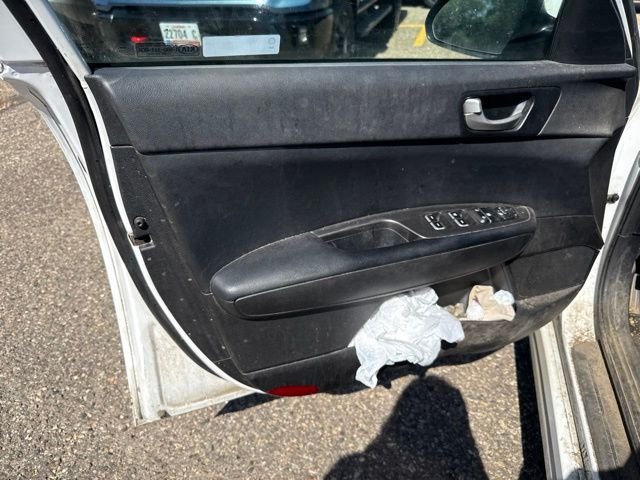 Used 2019 White Kia LX image 26