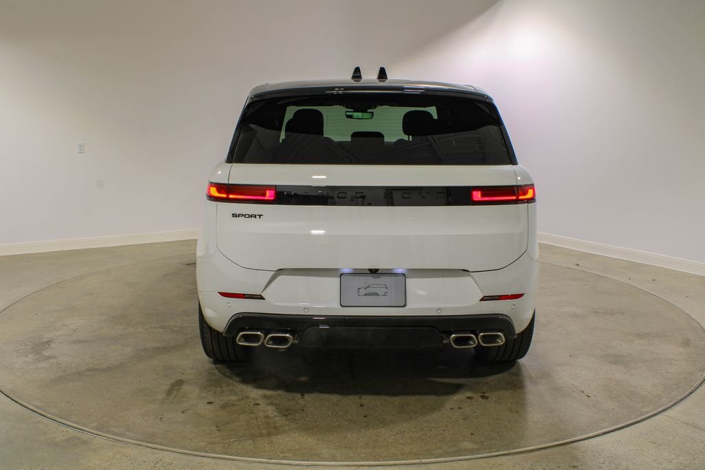 New 2026 Fuji White Land Rover Dynamic SE image 4