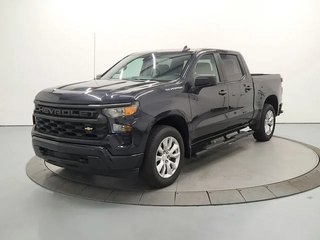 Used 2022 Gray Chevrolet Custom image 4