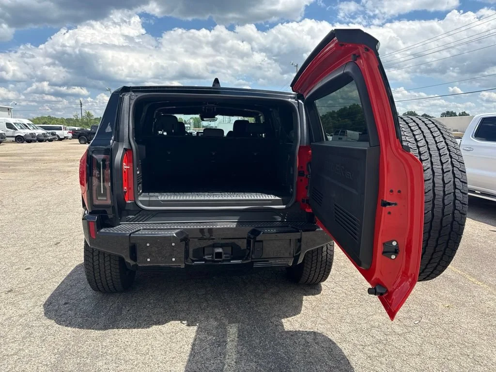 Used 2025 Solar Orange GMC 2X image 31