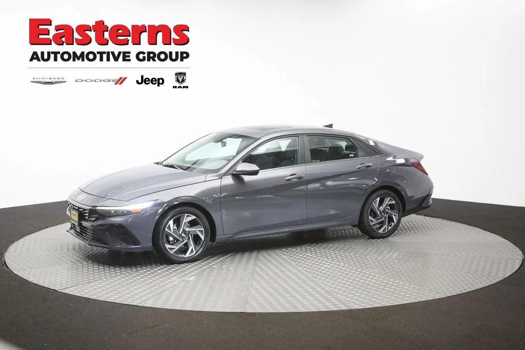 Used 2025 Gray Hyundai SEL Convenience image 58