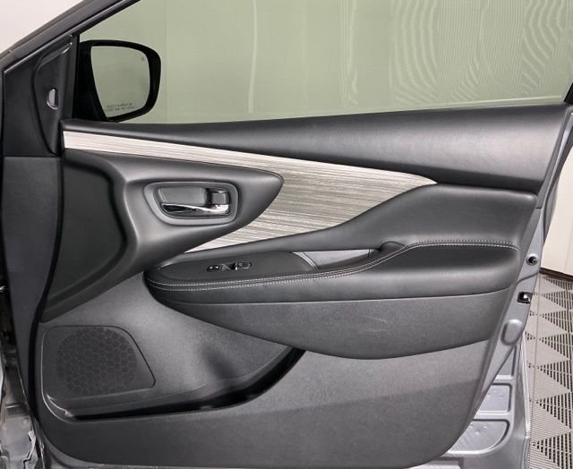 Used 2017 Gray Nissan SL image 29