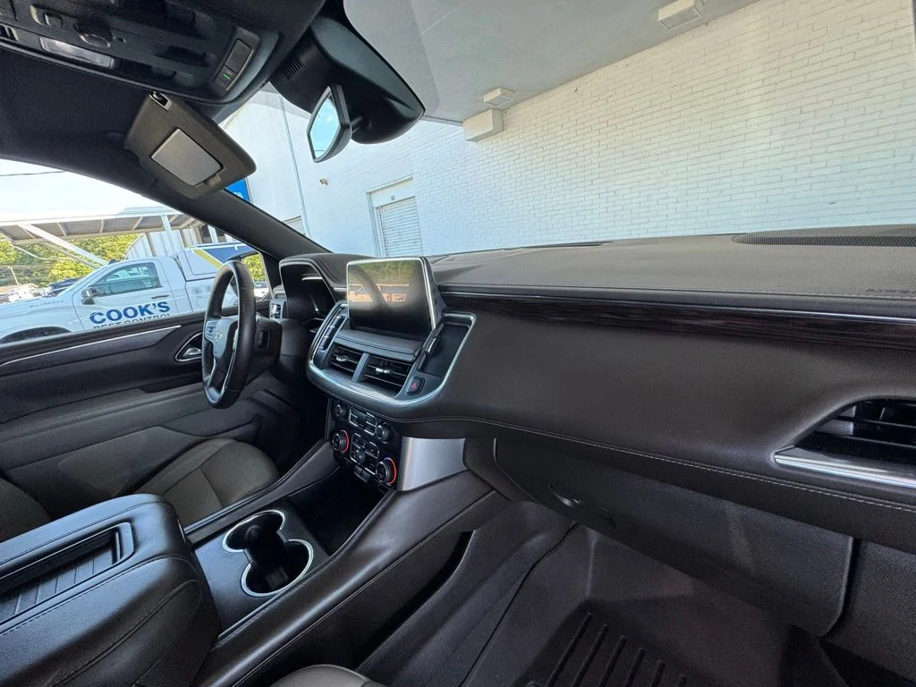 Used 2023 White Chevrolet Z71 image 18