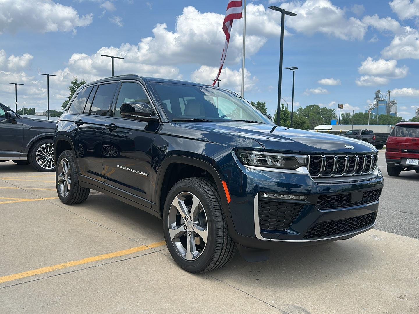 New 2026 Fathom Blue Pearl-Coat Exterior Paint Jeep Limited image 5