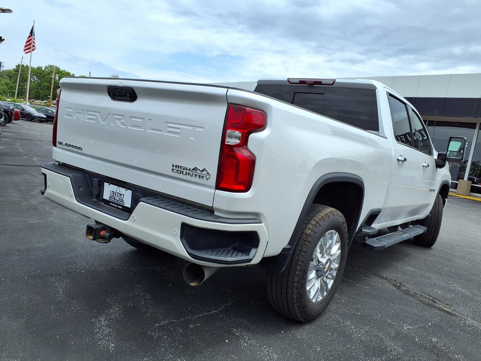 Used 2023 Iridescent Pearl Tricoat Chevrolet High Country image 35