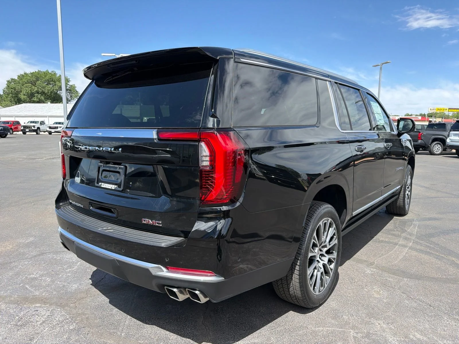 2026 GMC Yukon XL Denali - Photo 7