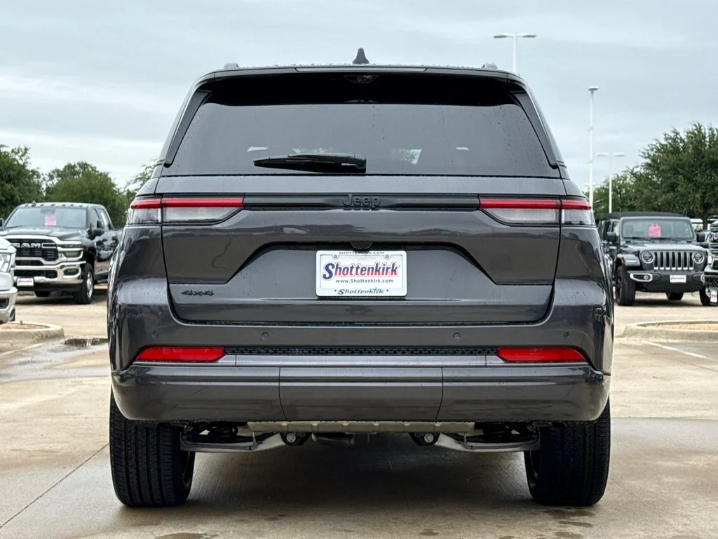 New 2026 Baltic Gray Metallic Clear-Coat Exterior Paint Jeep Limited Reserve image 7