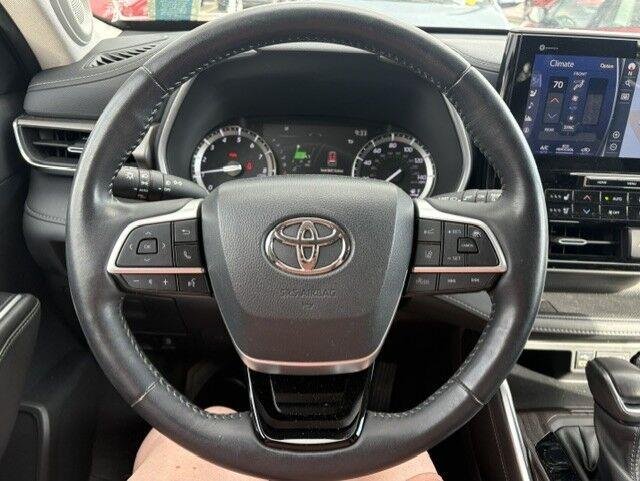 Used 2022 Blueprint Toyota Limited image 22