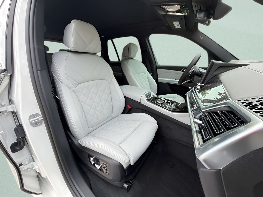 New 2026 Mineral White Metallic BMW sDrive40i image 20