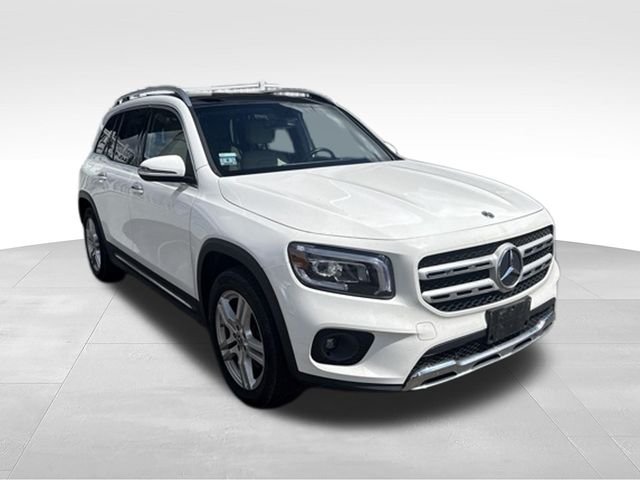 Used 2021  Mercedes-Benz GLB 250 image 4