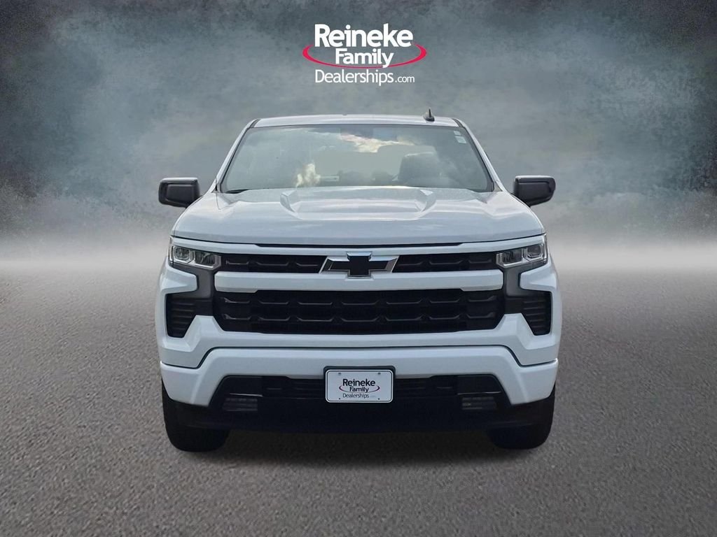 Used 2022  Chevrolet RST image 2