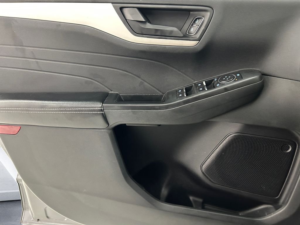 Used 2022 Gray Ford SE image 12