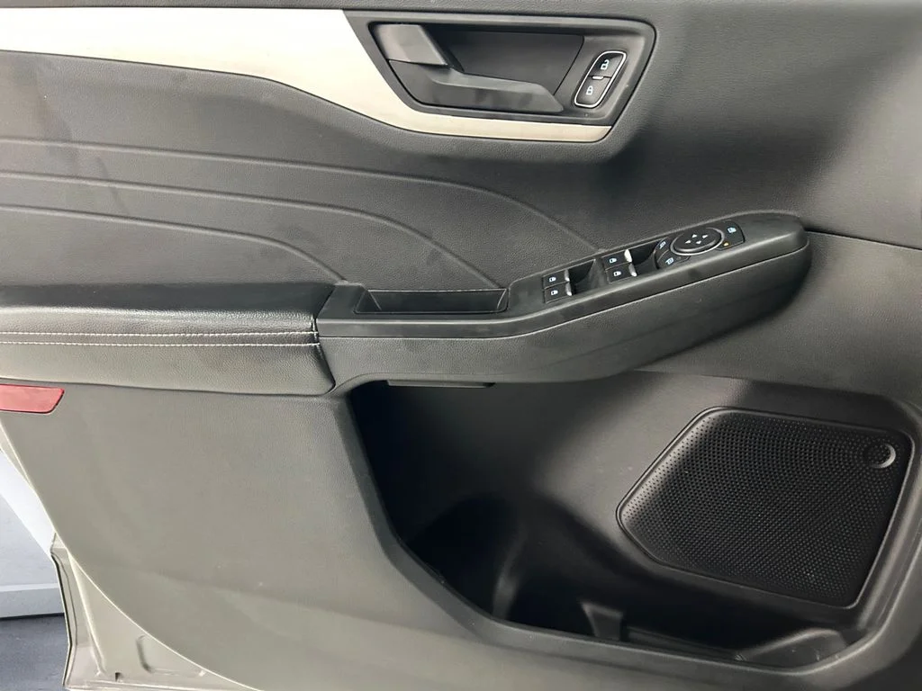 Used 2022 Gray Ford SE image 12