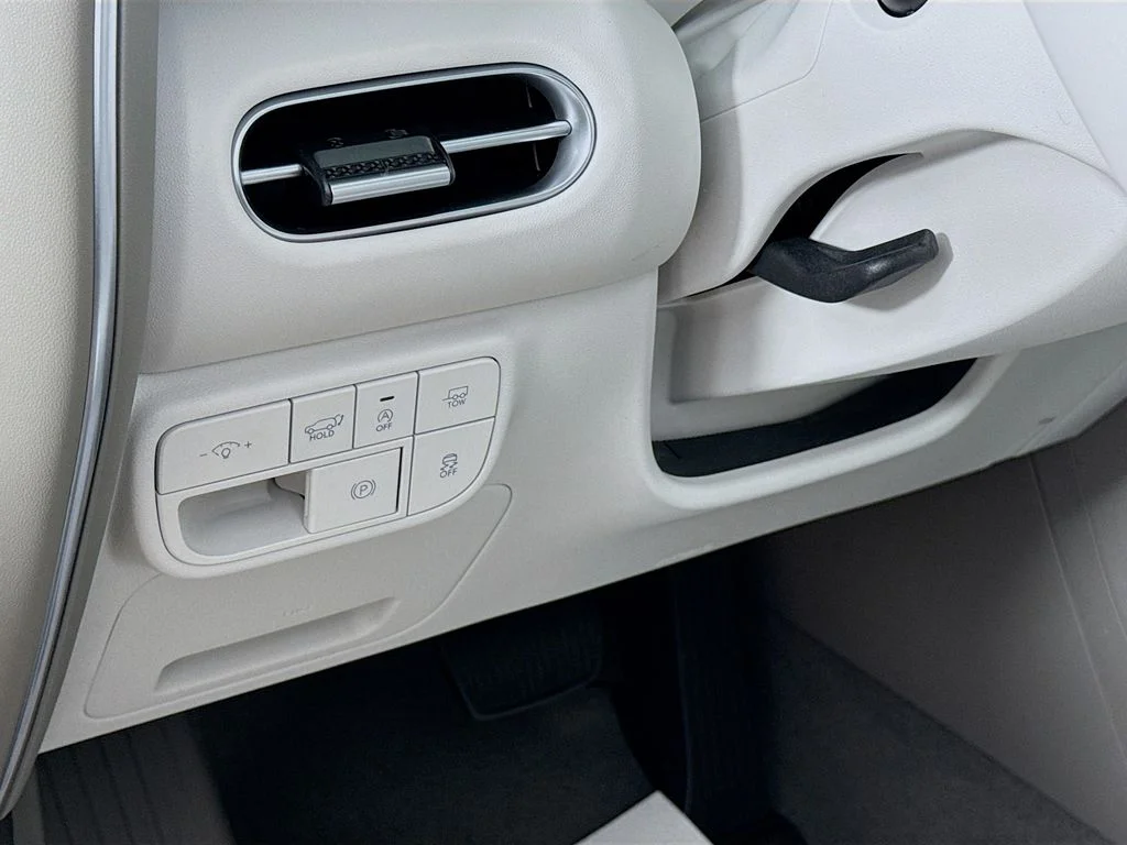 New 2026 Creamy White Pearl Hyundai Limited image 10