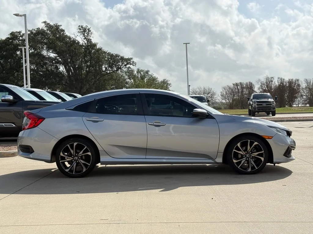 Used 2021  Honda Sport image 5