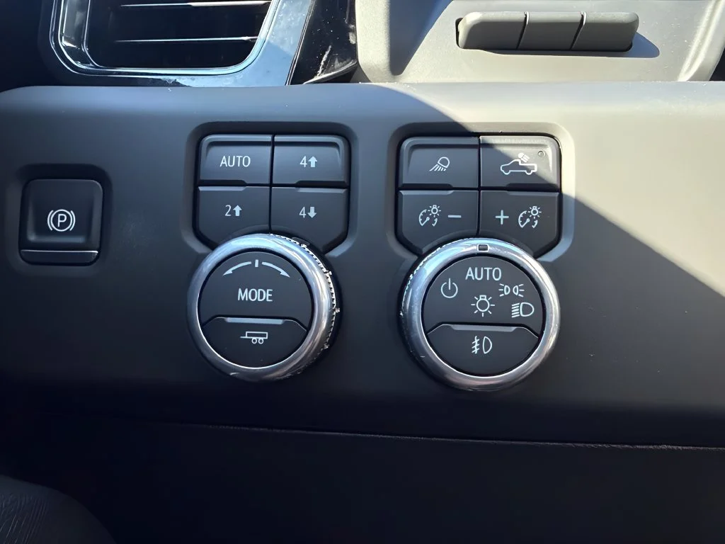 Used 2025 White GMC AT4X image 24