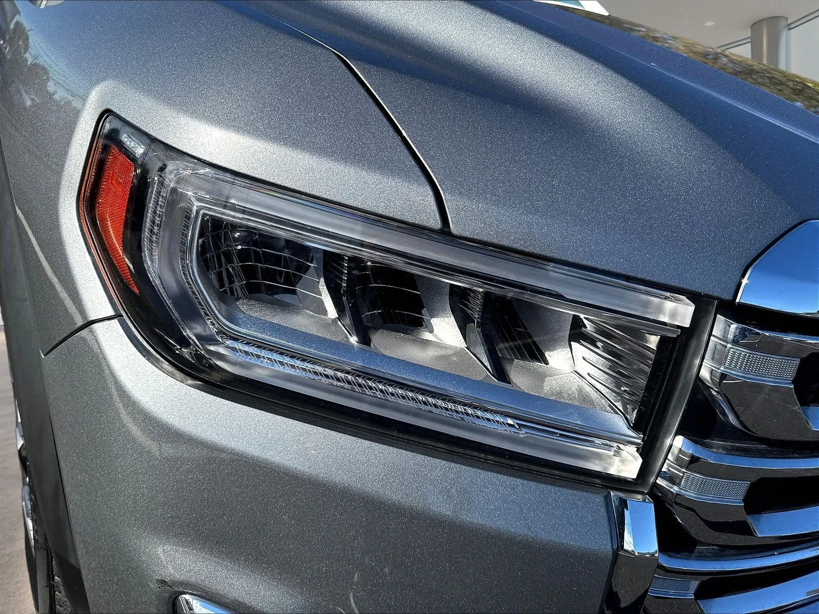 Used 2023 Sterling Metallic GMC SLT image 35