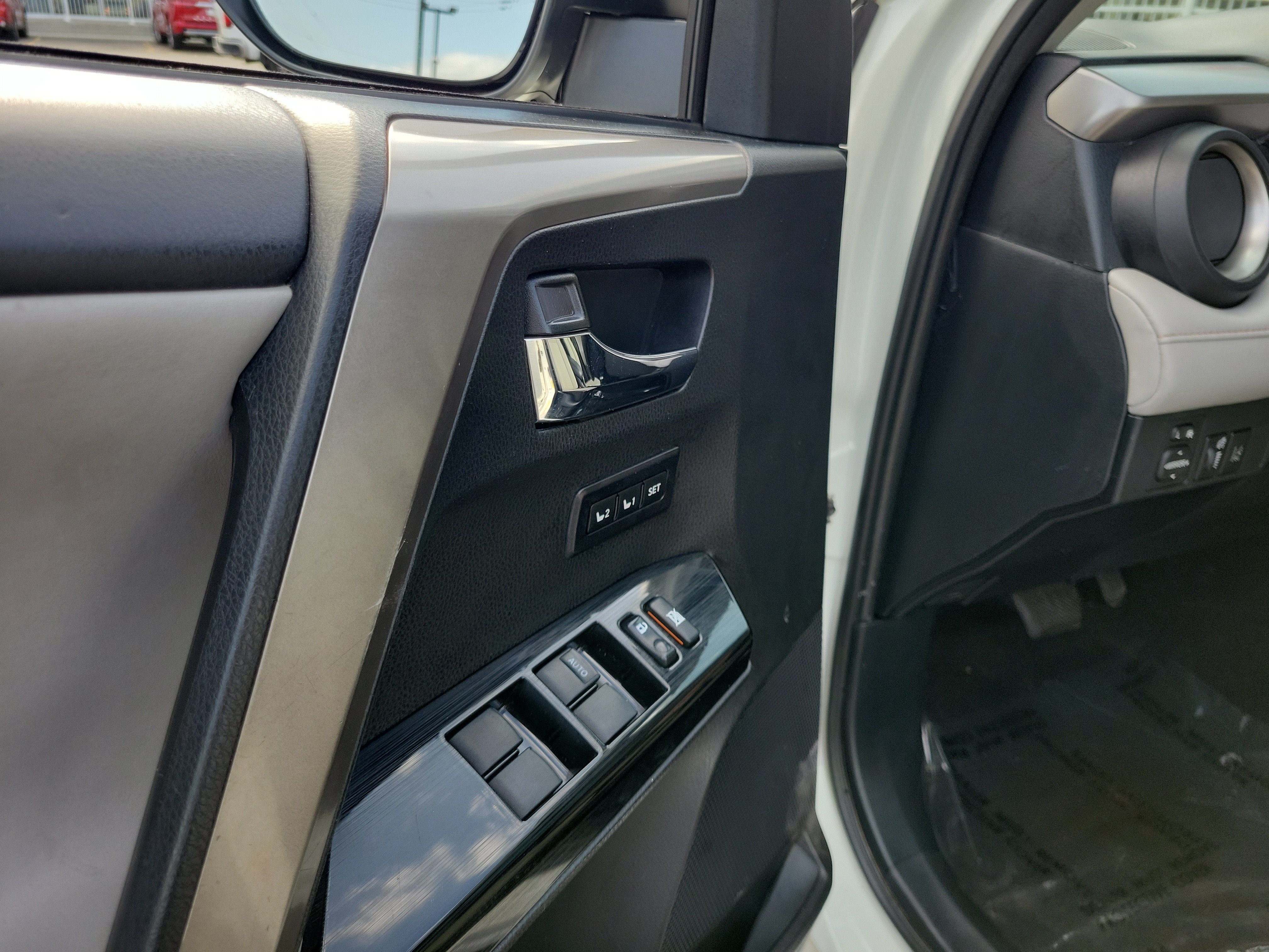 Used 2018 Blizzard Pearl Toyota Hybrid Limited image 18