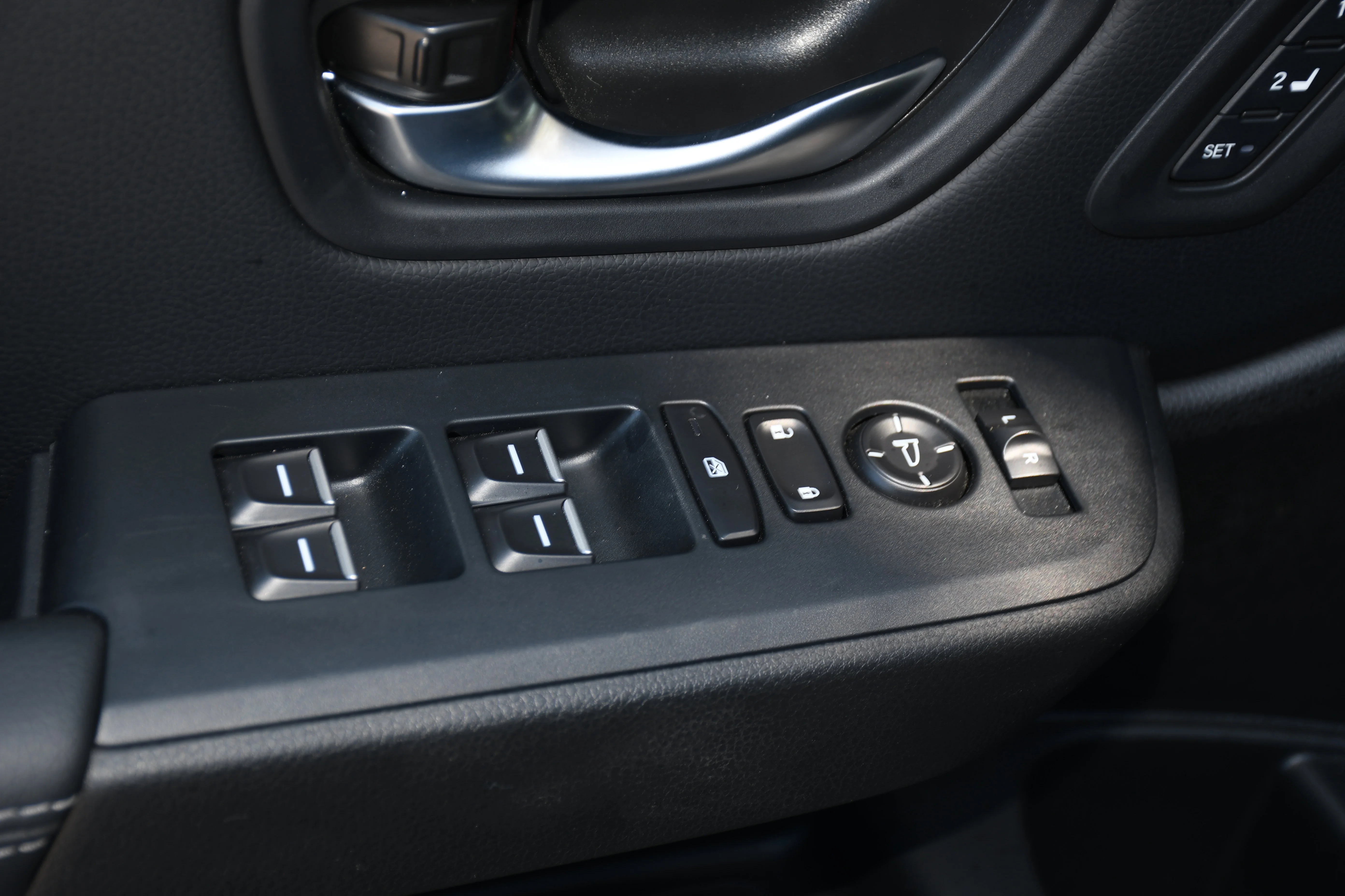 2025 Honda Pilot EX-L - Photo 32