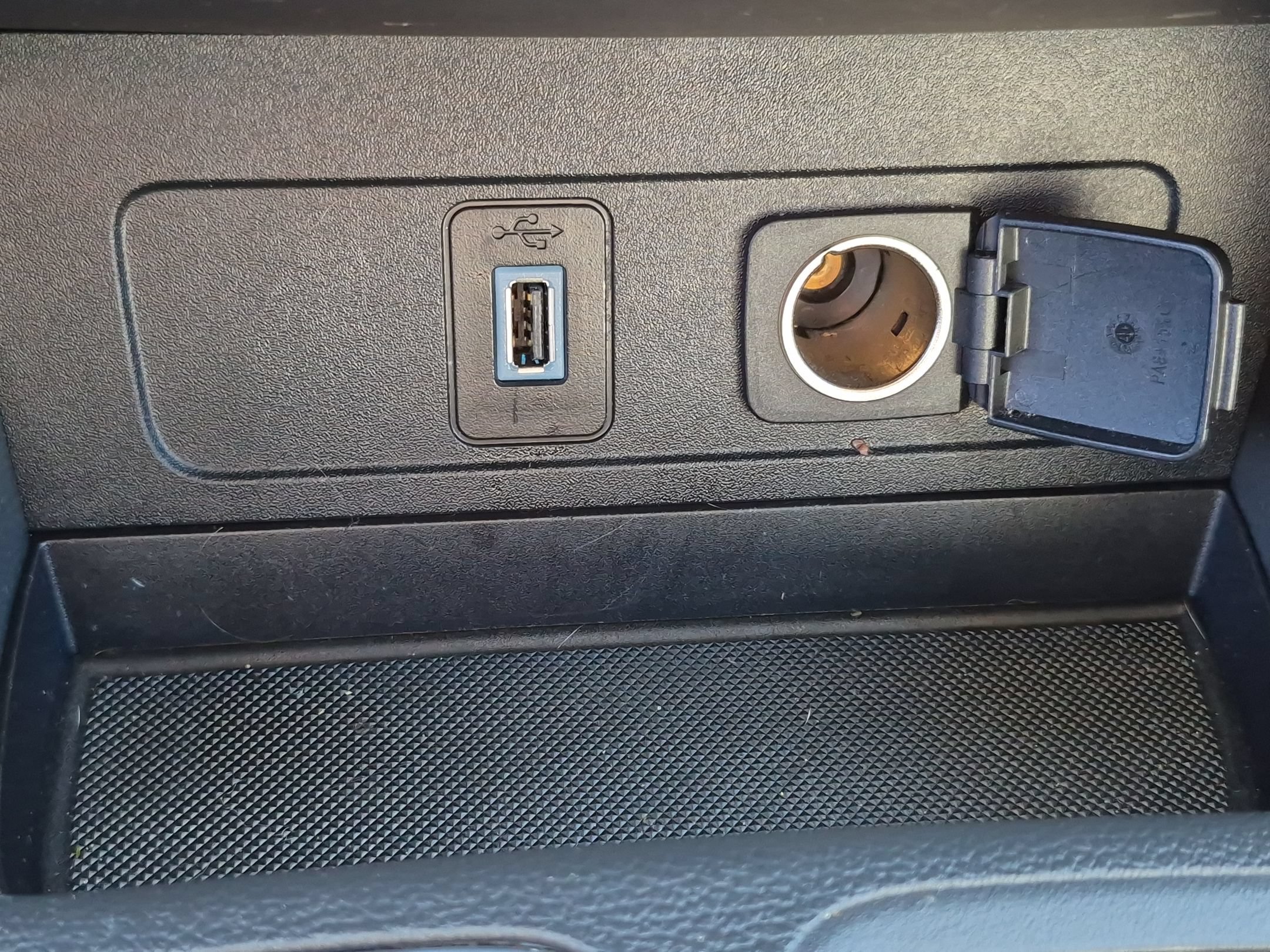 Used 2018 Lightning Blue Metallic Ford SE image 23