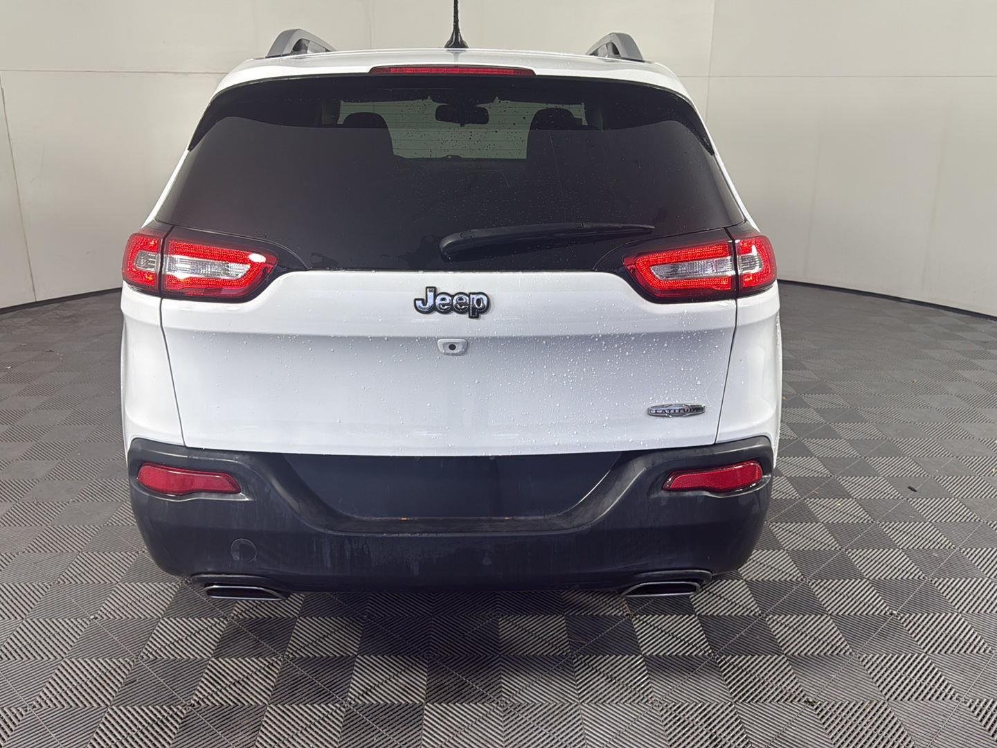 Used 2015 Bright White Clearcoat Jeep Latitude image 8