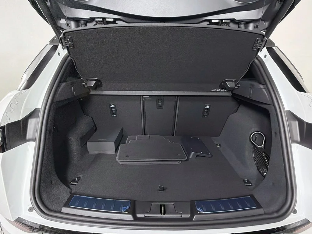 New 2026 Fuji White Land Rover S image 28