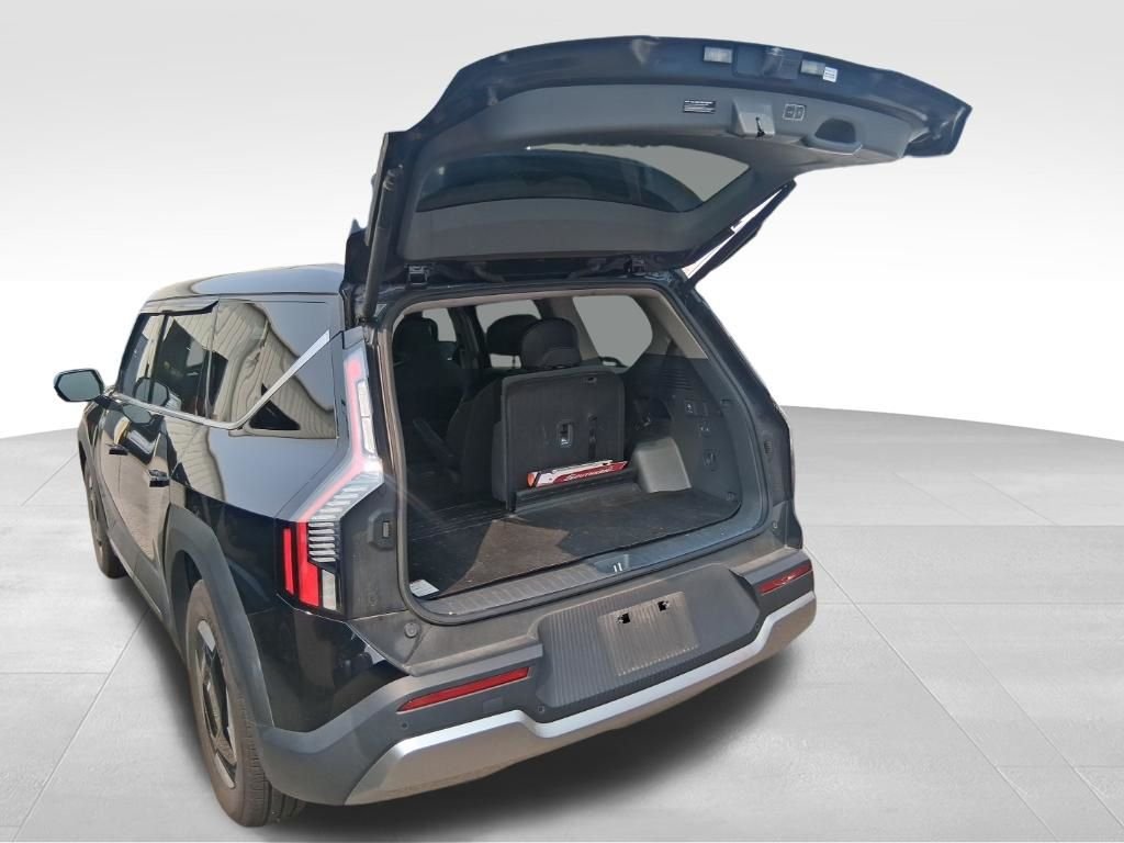 Used 2024 Black Kia Light Long Range image 15