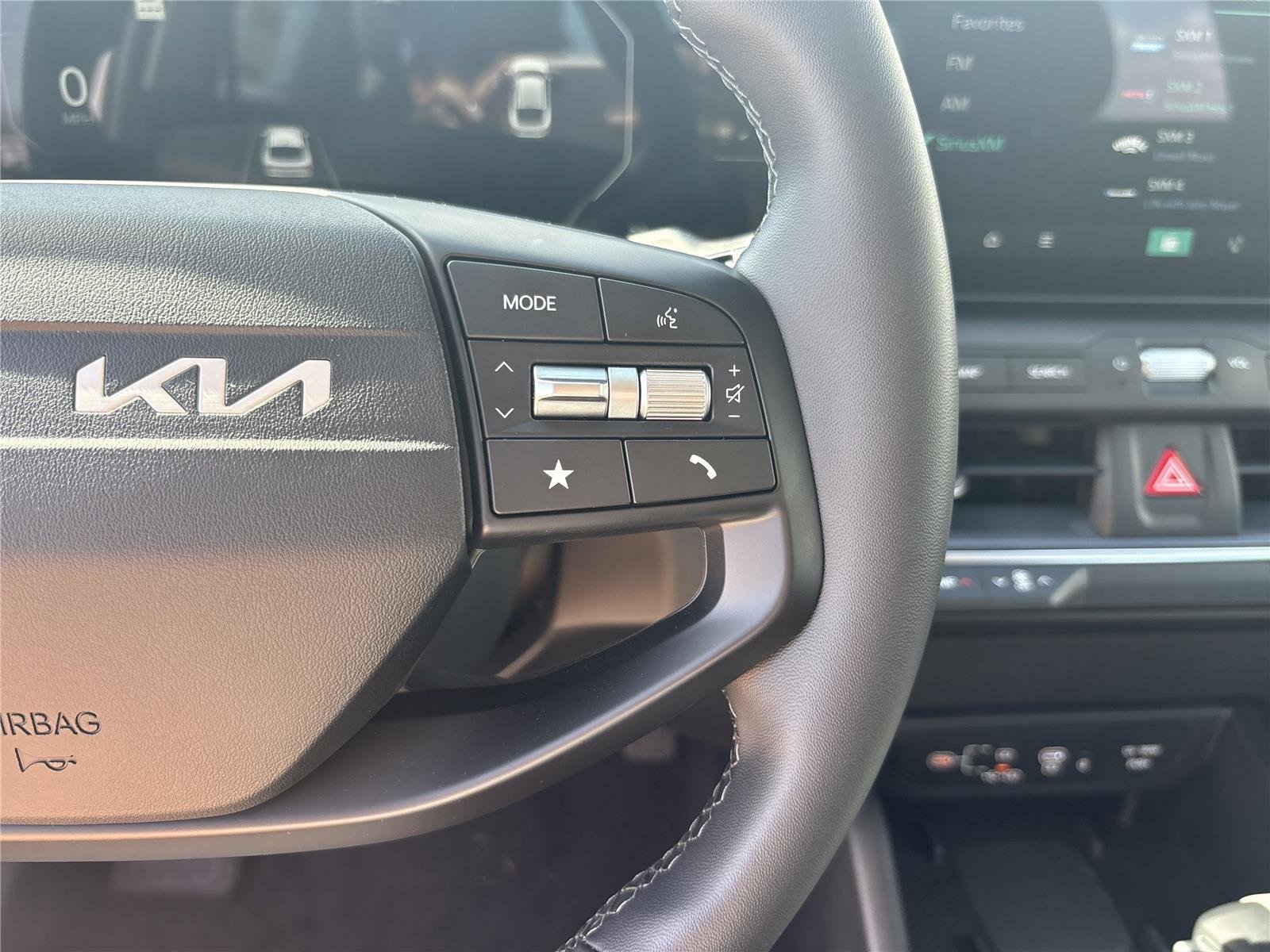 New 2025 Snow White Pearl Kia EX image 13