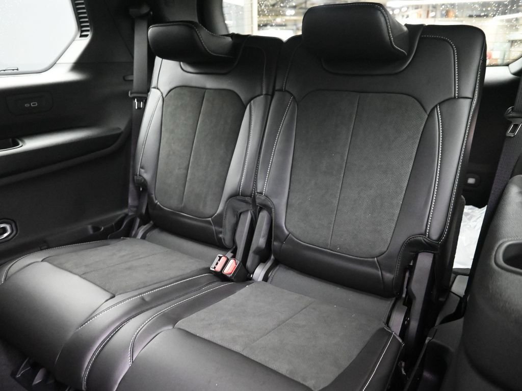 New 2026 Baltic Gray Metallic Clear-Coat Exterior Paint Jeep Altitude image 14
