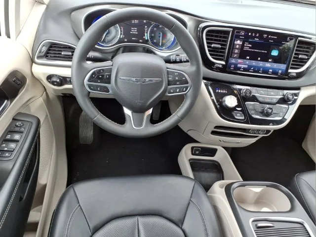 Used 2024 White Chrysler Touring L image 18