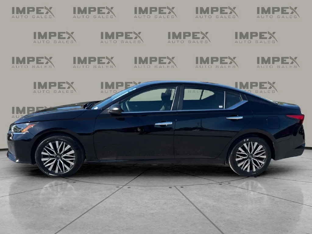 Used 2025 Black Nissan 2.5 SV image 2